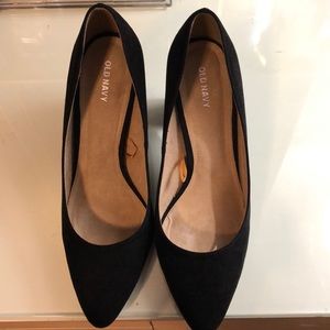 Chunky heel suede black pumps